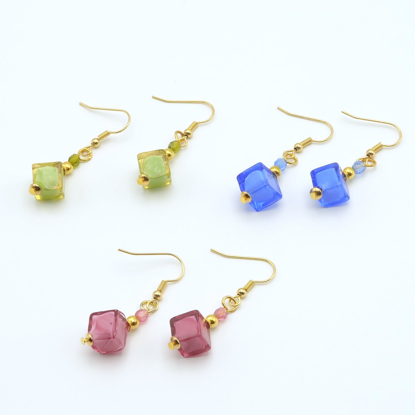 ピアス　キューブ