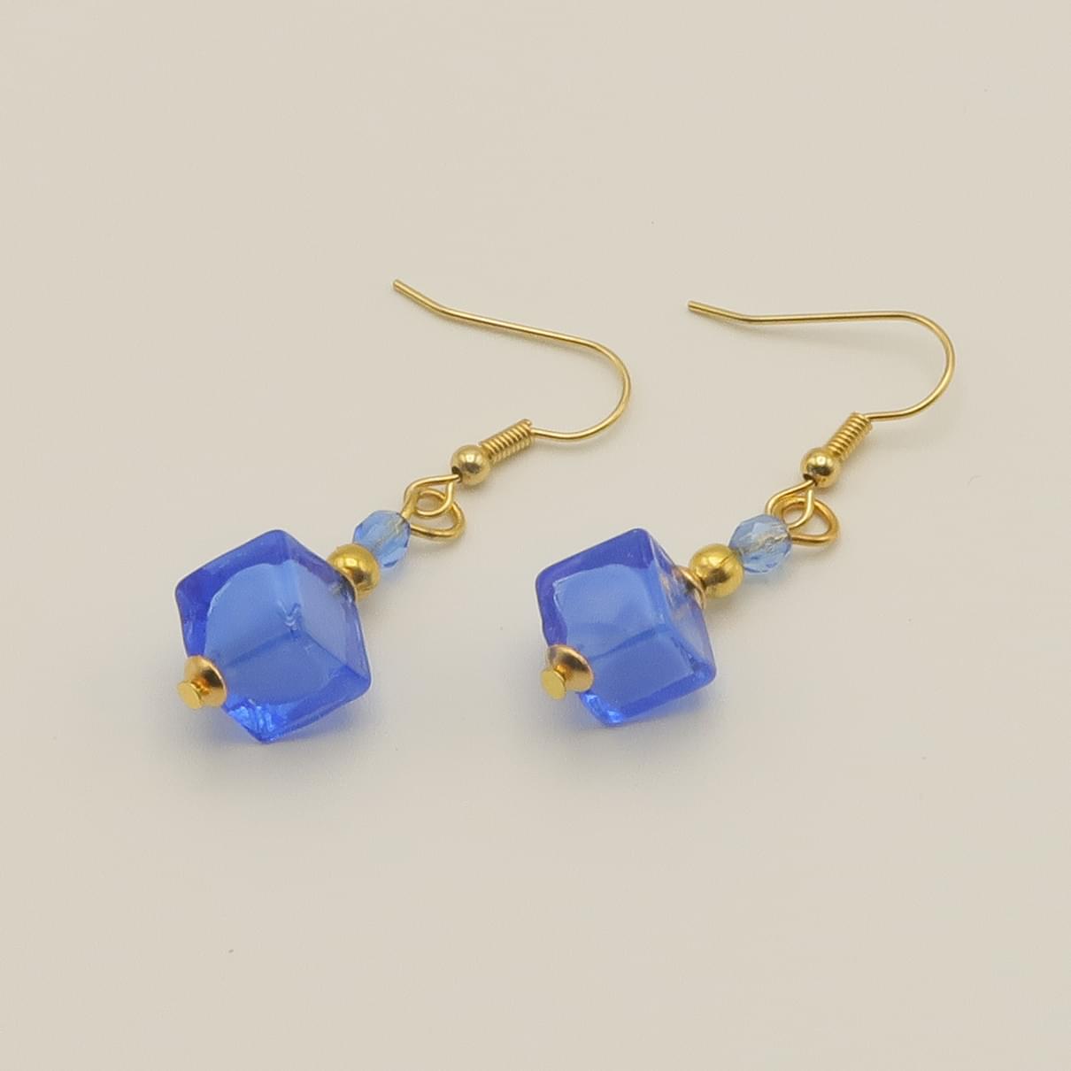 ピアス　キューブ