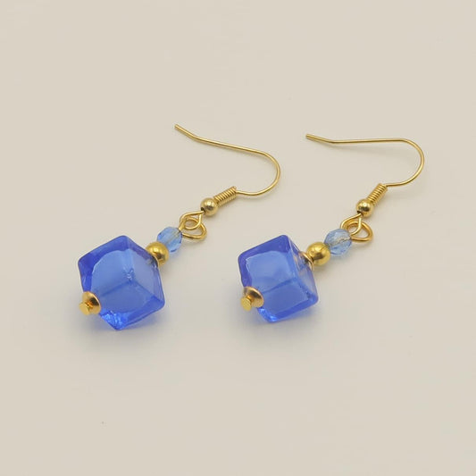ピアス　キューブ