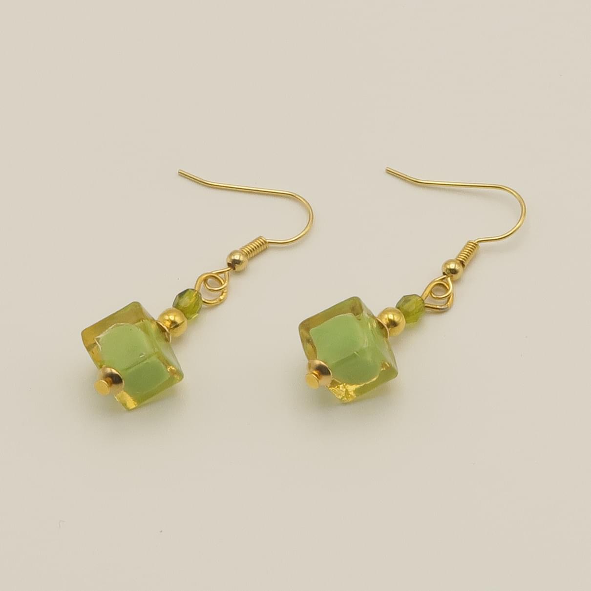 ピアス　キューブ