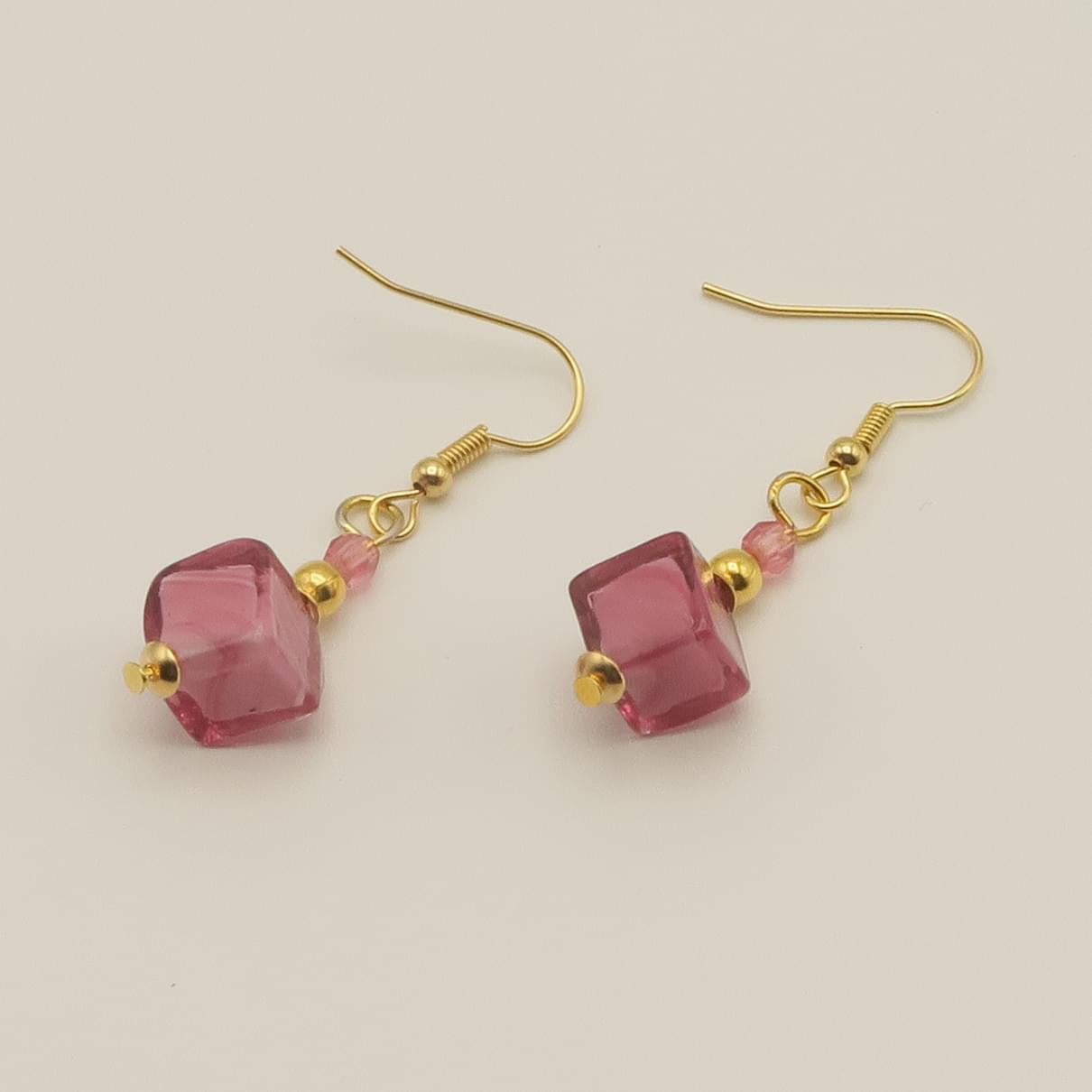 ピアス　キューブ